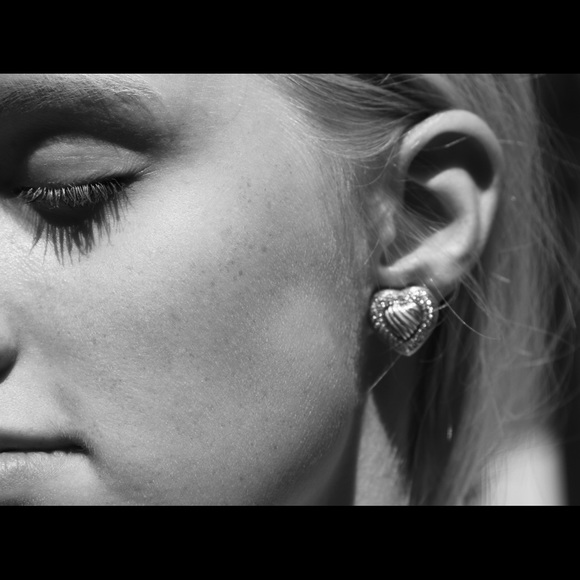 DAVID YURMAN Pavé Diamond Sterling Carved Heart Earrings - Picture 13 of 16